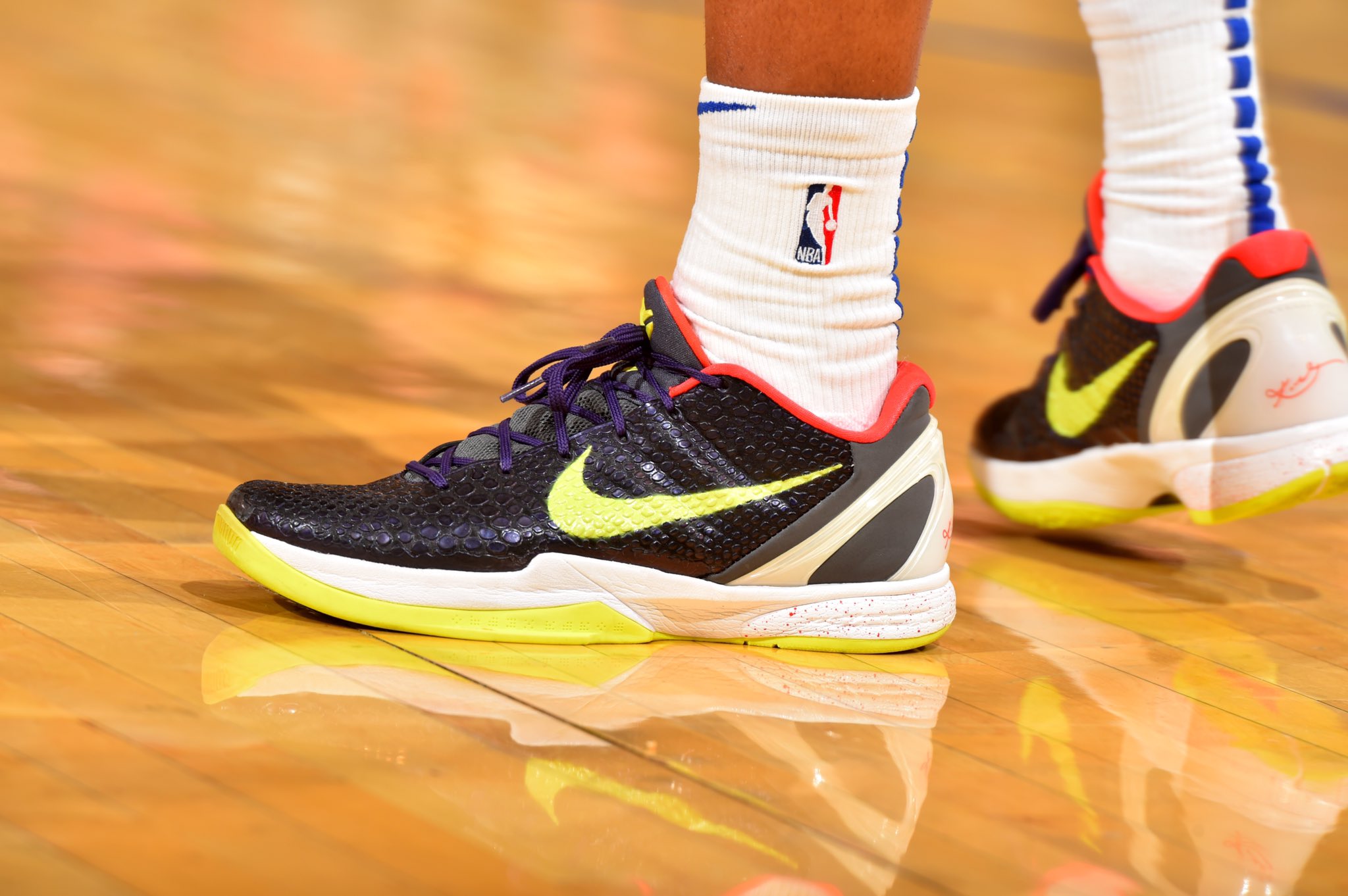 NBA今日球鞋精选：库里唐斯上脚万圣节特别款罗斯50分战靴诞生