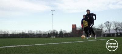 阿德里亚诺连续过人,阿德里亚诺背身拿球