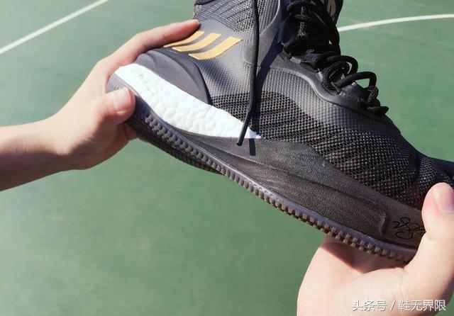 德里克罗斯上脚最后一代签名鞋,花有重开日玫瑰再绽放