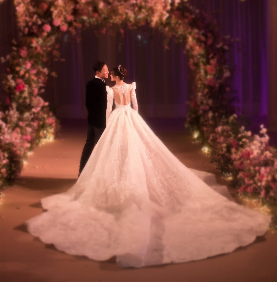 试问女生们，你们哪个能躲得了“婚纱的诱惑”呢？