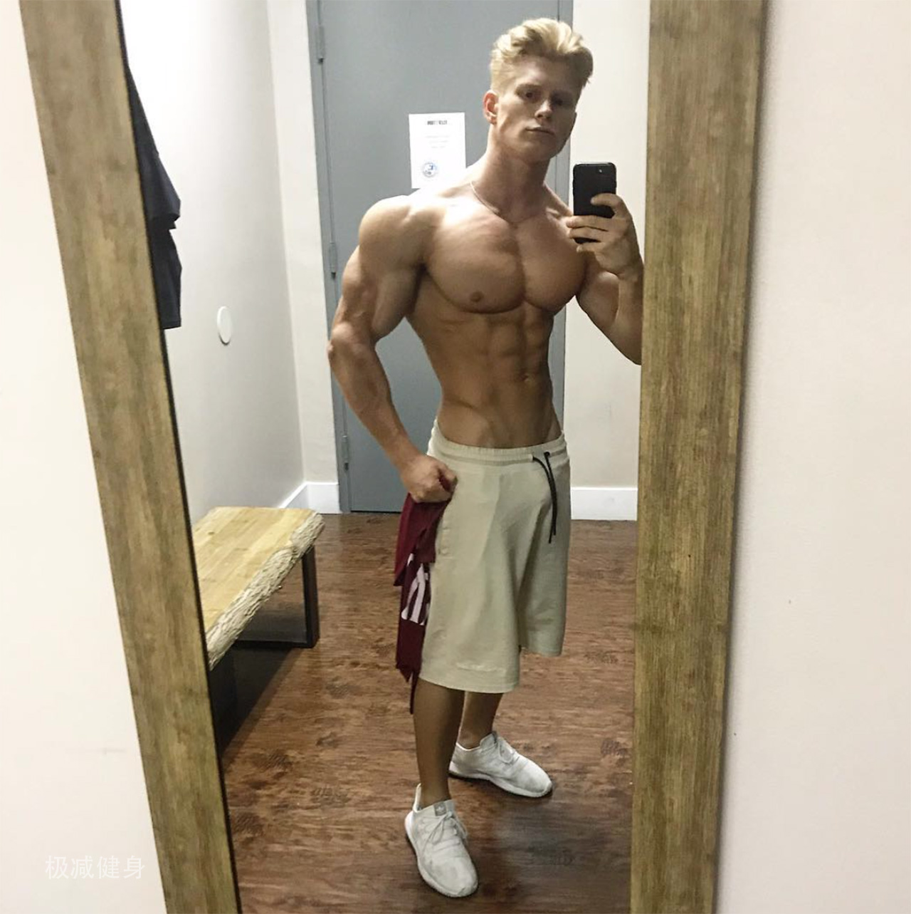 亚洲第一胸肌男练胸训练,加强练胸技术让你的胸肌大到爆