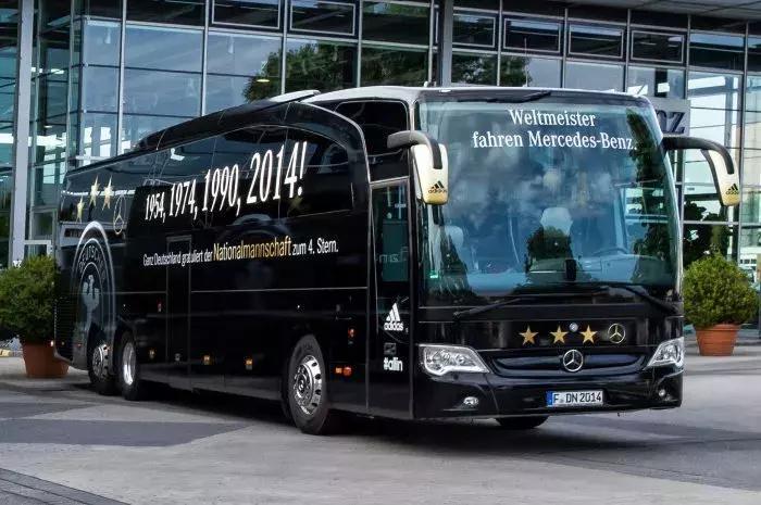 足球世界杯各国的大巴车,世界杯球队的大巴车是怎么抵达的