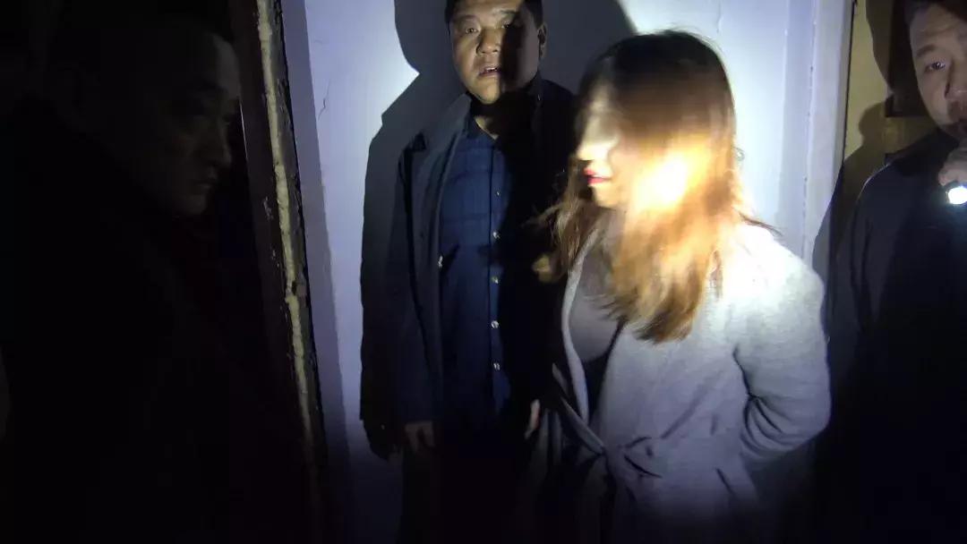 烟台立交桥下五个“洗头房”一夜被端!6人被拘!