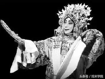 京剧怎么练吊嗓,京剧开嗓最快的练声方法