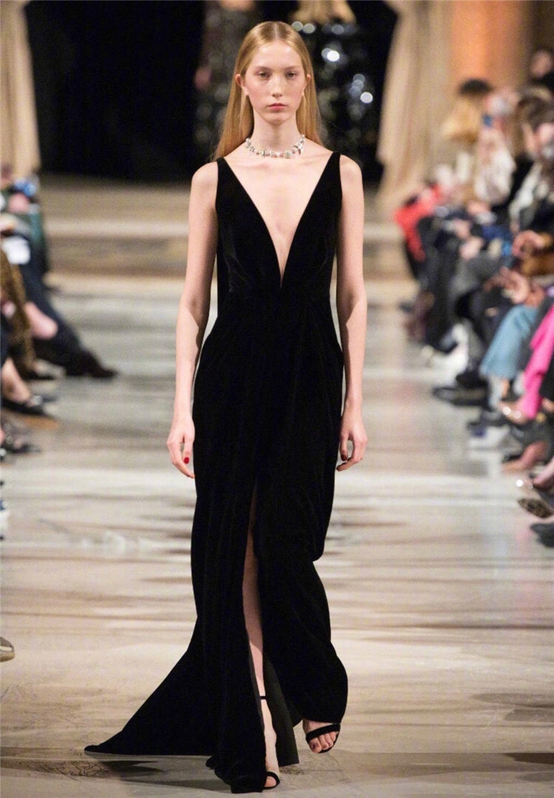 秦岚身穿v领薄纱裙尽显女性魅力,秦岚缝深v礼服