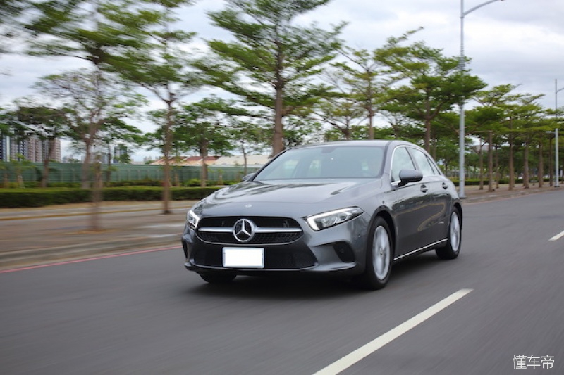 奔驰a200掀背车,试驾车解析