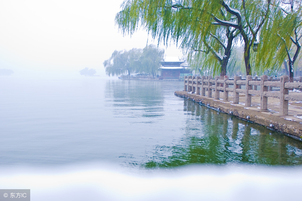 冬季山东山泉水最美最有韵味？济南山泉水美？泰山上下一片银白？