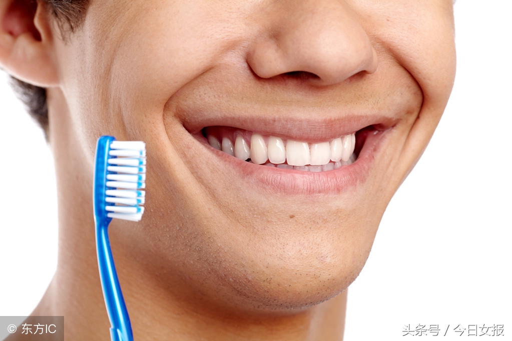 女性早上睡起来脸肿下班回来腿肿,女生早上起来脸为什么会肿