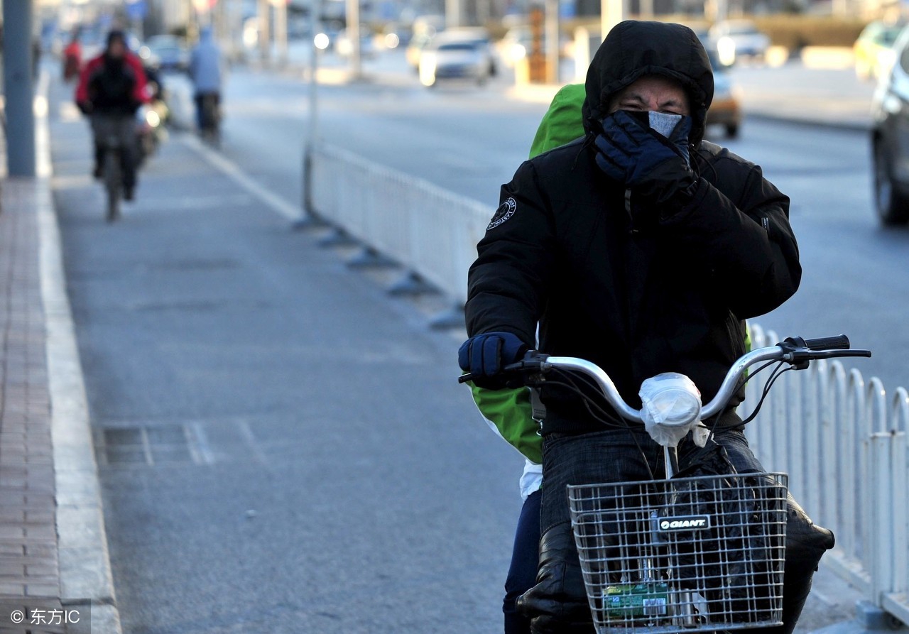 冬天嘴唇干燥怎么办用什么维生素,冬天皮肤干燥嘴唇干裂吃什么好