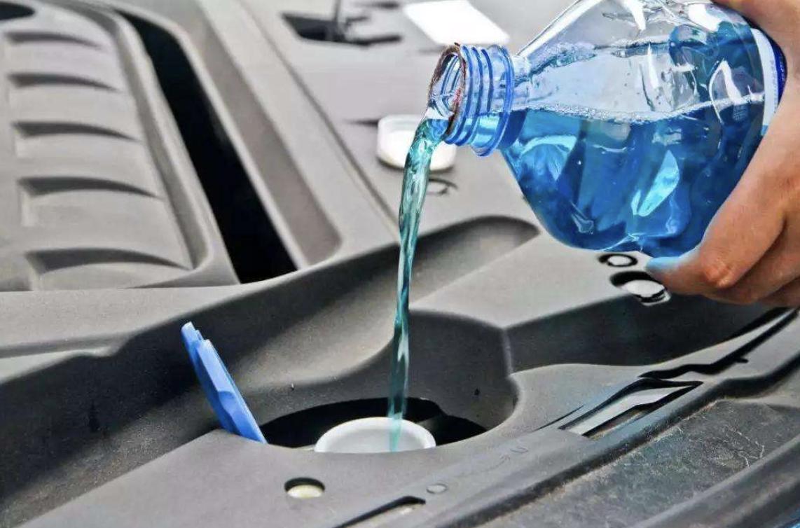 汽车前挡风玻璃油膜怎么处理,汽车玻璃油膜去除剂什么牌子好