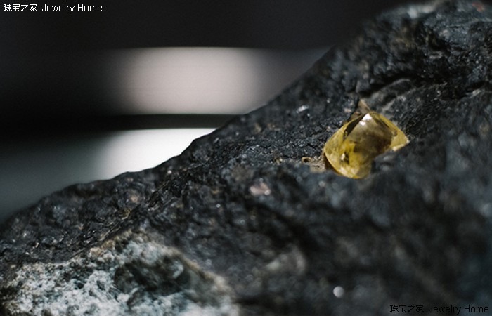 别被天价吓跑,其实一般的黄钻你也买得起