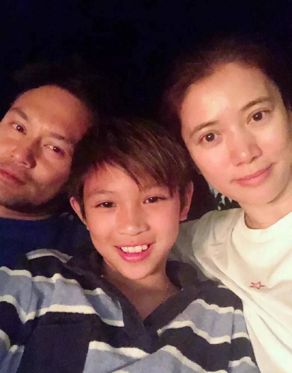 袁咏仪短发上张智霖演唱会,袁咏仪劳力士迪通拿