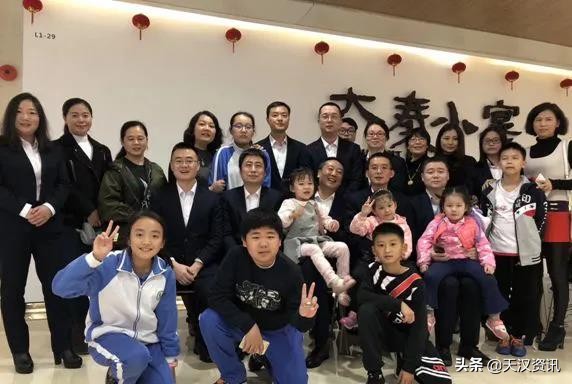 世人眼中的平民会长，也是放弃铁饭碗南下创业的冒险家