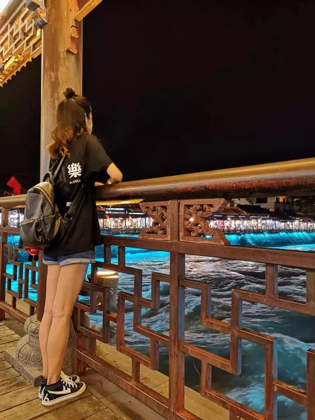 拒绝“人从众”！这个国庆必须到都江堰耍个“懒”，老街茶房、泥塑木作、古园书屋，快来享受你的小闲趣~