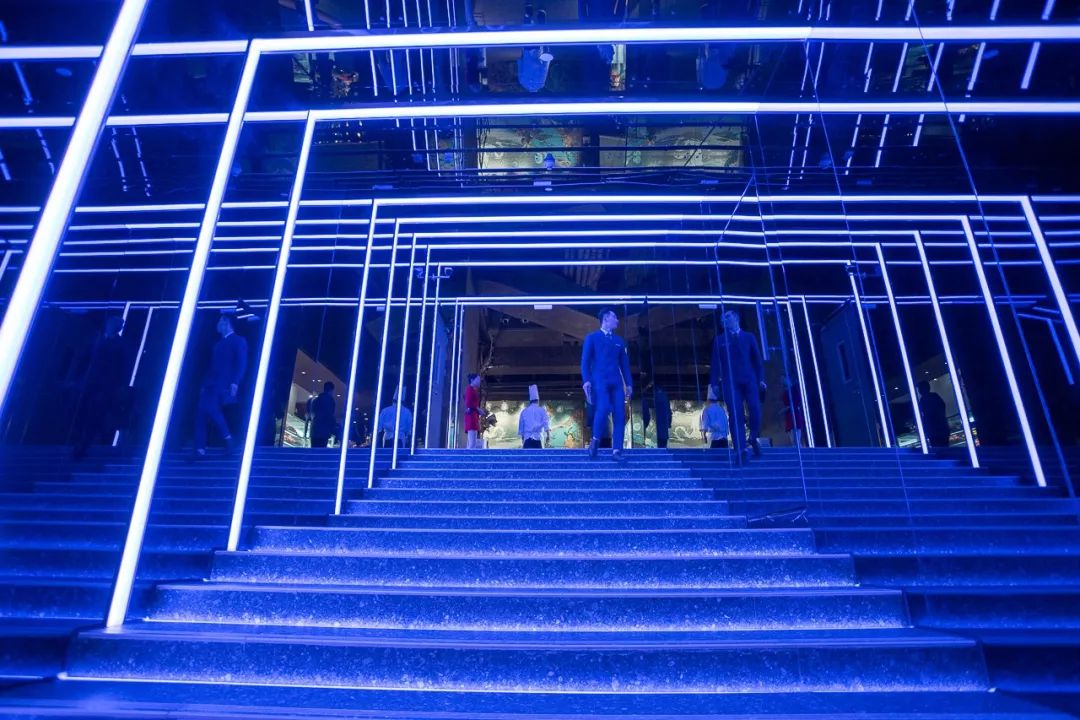 吃海鲜龙虾帝王蟹自助,海胆海鳌虾自助