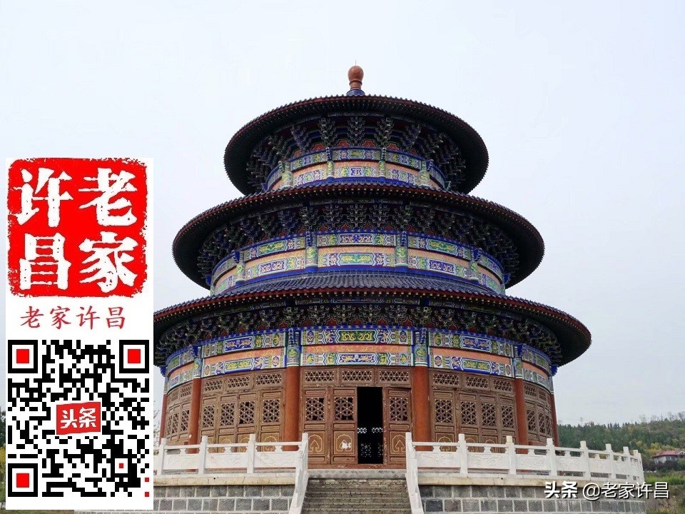 一个人行走在神秘的古建筑里,一个人行走在神秘的古建筑