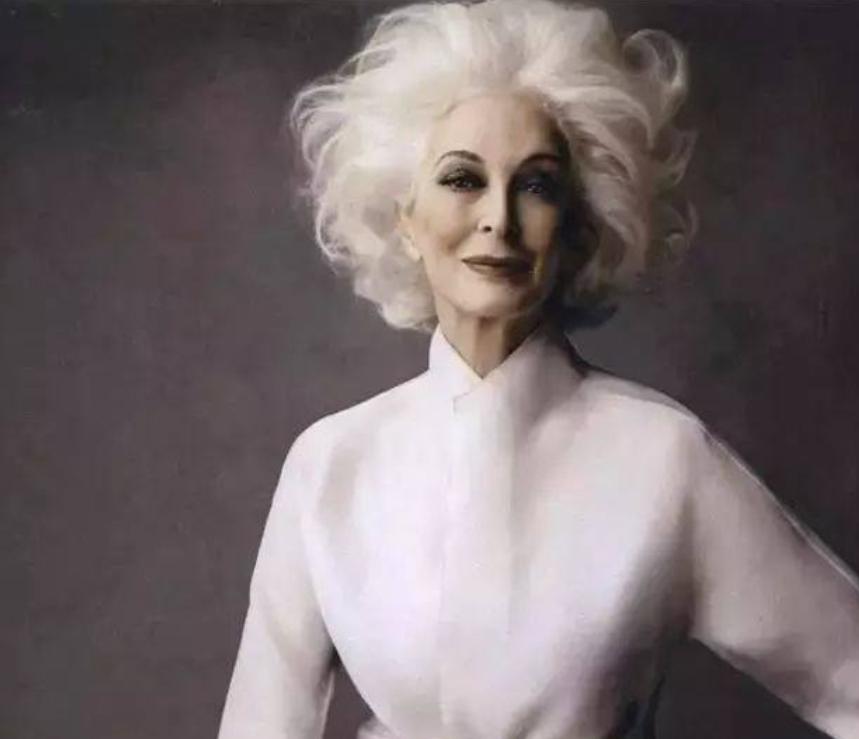 超模女王卡门：三次婚姻不幸，83岁有小鲜肉男友，89岁还上台走秀