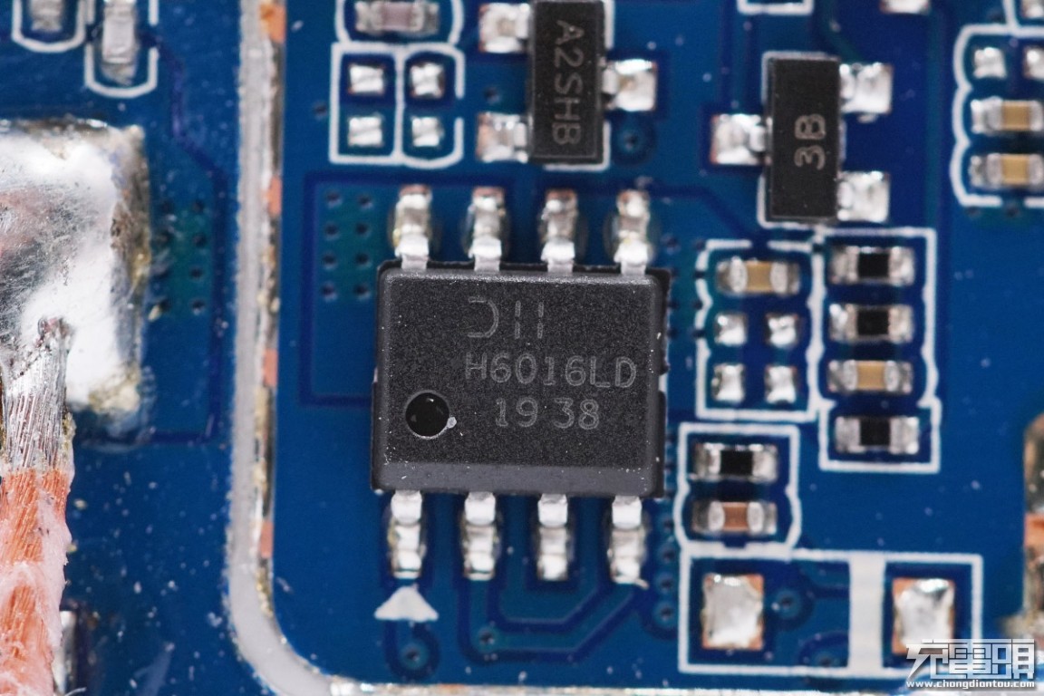 小米升降式无线充和80w无线充对比,小米20瓦无线充拆解