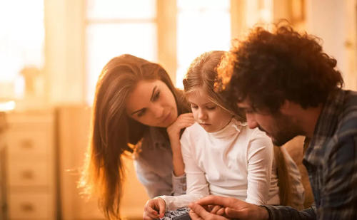 大孩子总是欺负小孩子怎么办,大孩子总欺负小孩子父母怎么教育