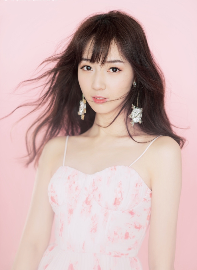 秦牛正威蓬松的头发视频,秦牛正威惊艳的照片