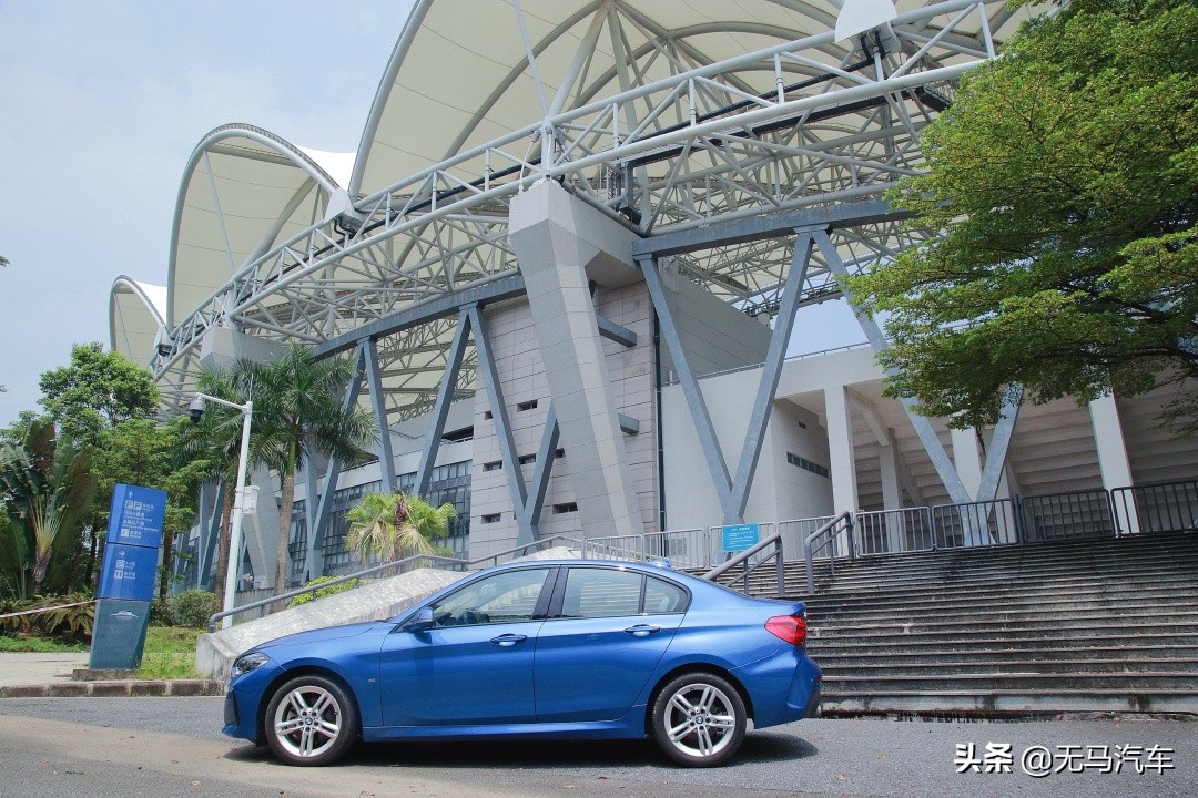 2013款宝马118i试驾视频,蓝天白云梦宝马x1