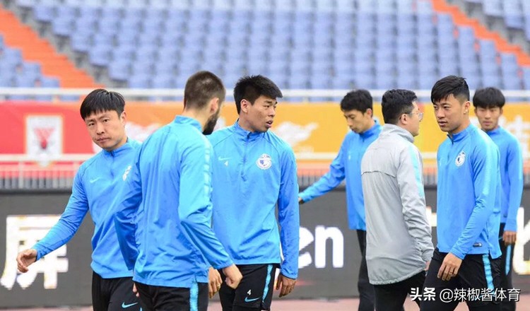 榜首大战大连千兆输球，副市长视察球队，一方给小弟“*仇报**”？