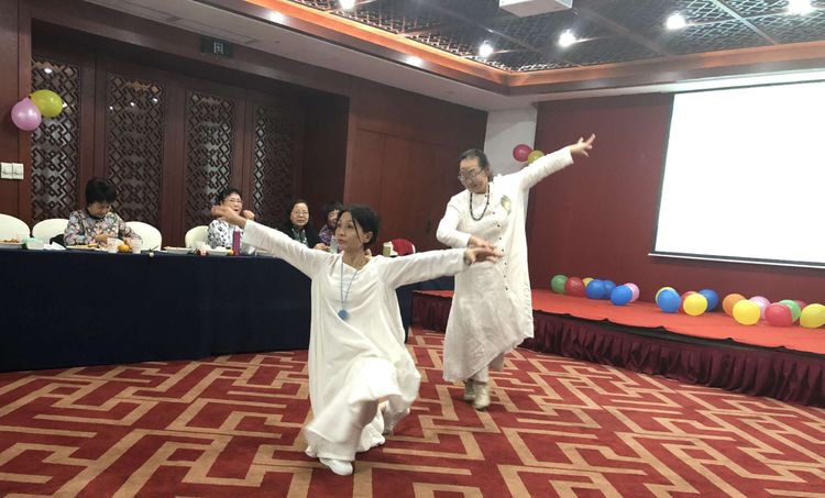 岁月不老我们不散全文,岁月不老我们不散什么意思