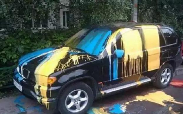 碰到乱停车的千万别这样做,遇到乱停车怎么办呢