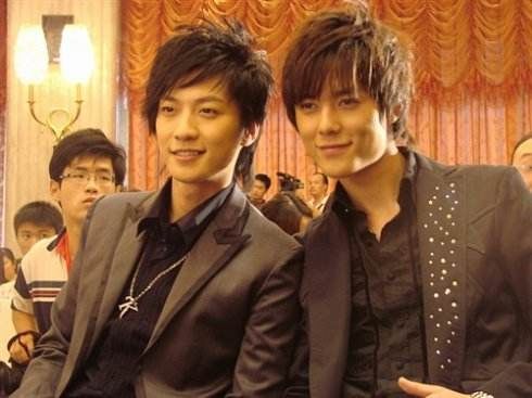 和李易峰一起出道的男孩,和李易峰同时代的男星