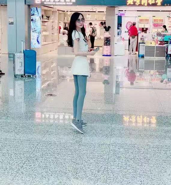 51岁萧蔷晒照,52岁萧蔷新照宛若少女