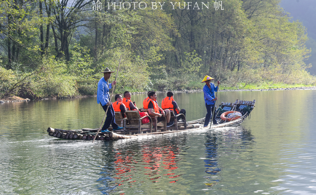 武夷山九曲溪撑筏人,武夷山九曲溪竹筏印象大红袍