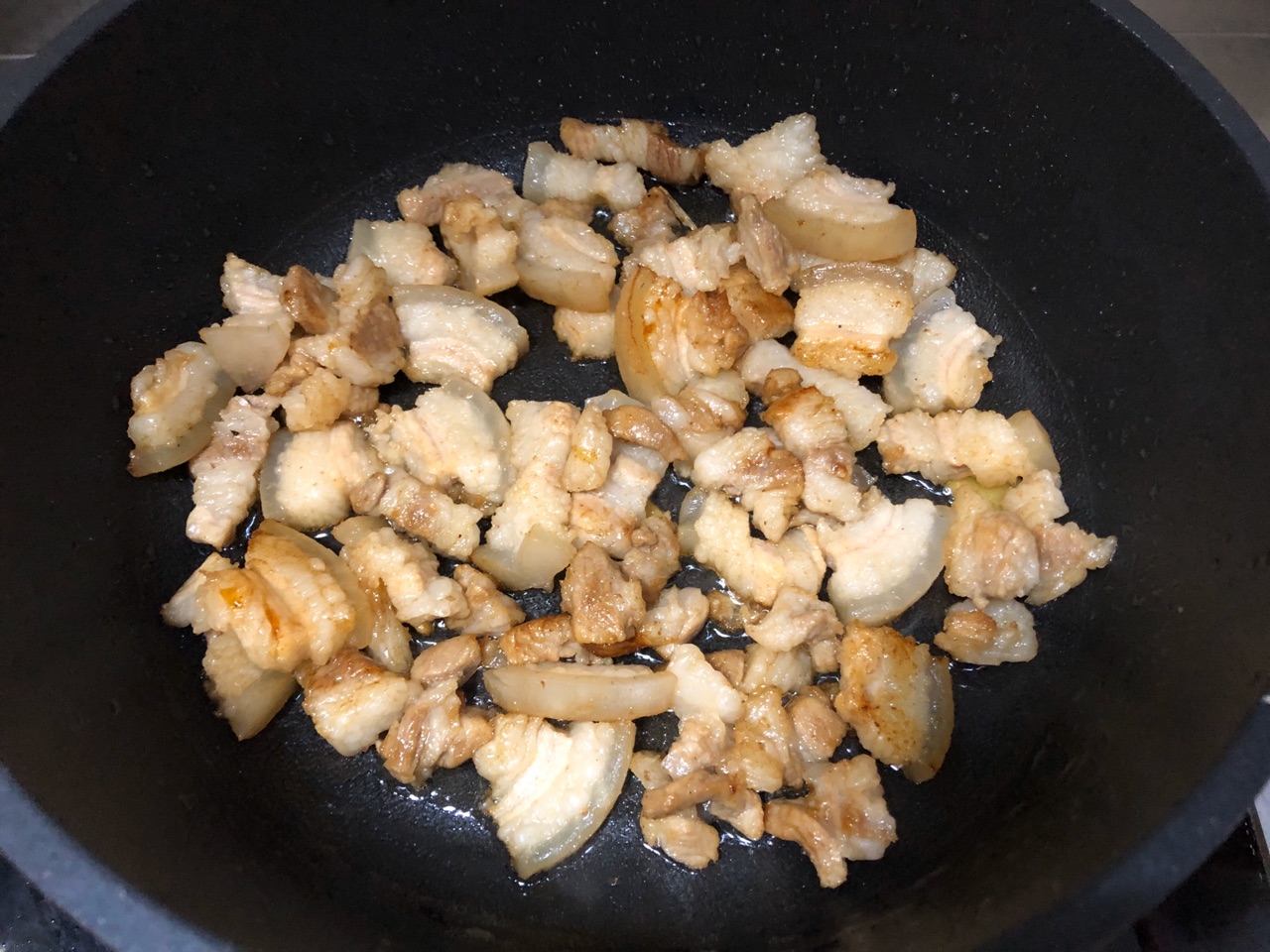 土豆五花肉焖饭的做法,土豆胡萝卜五花肉焖饭的做法