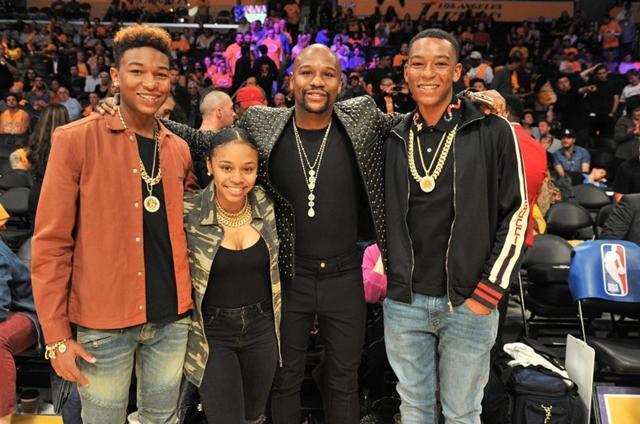 梅威瑟业余比赛输了哭了,梅威瑟打小鹰视频完整版