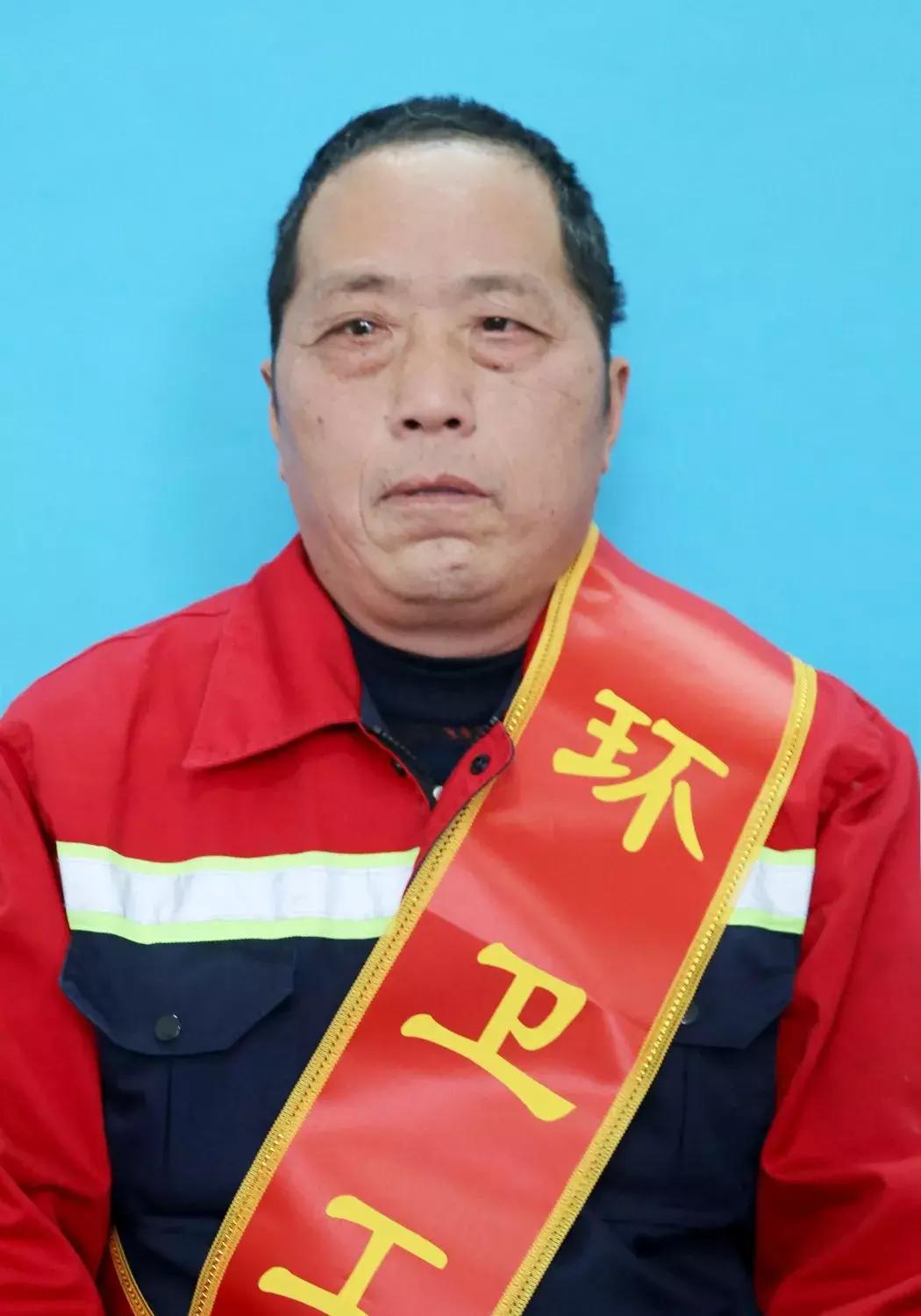 我市表彰一批优秀环卫工人,最美环卫工人履行职责的事迹