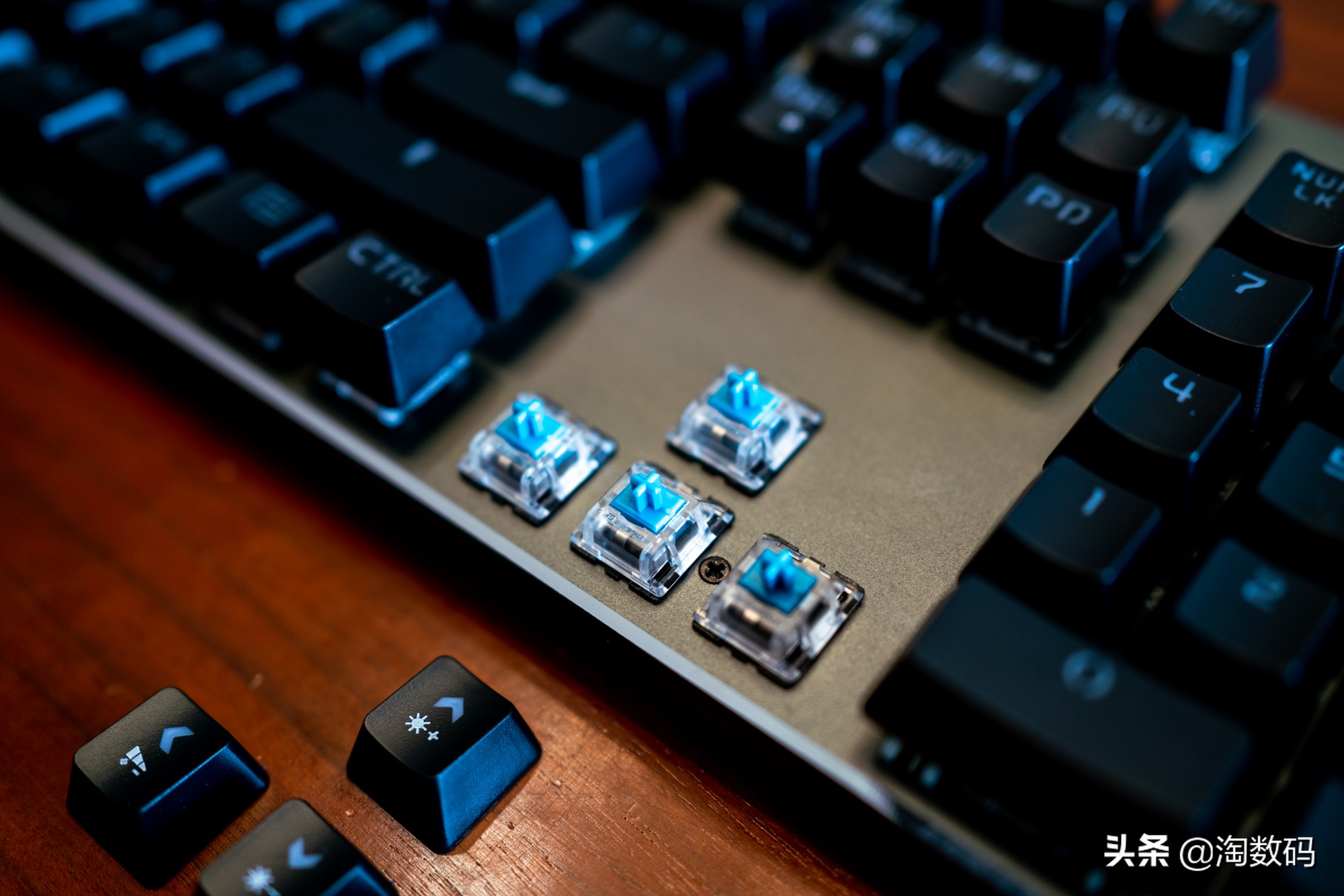99元捡漏,有什么100多的rgb青轴机械键盘