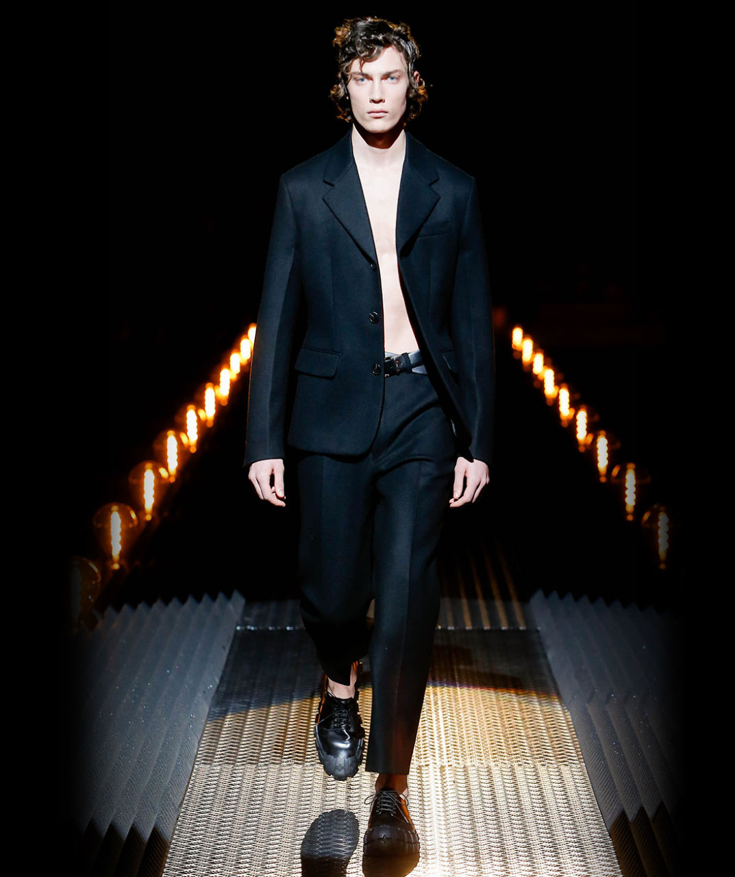 prada是顶级奢侈品牌,prada普拉达意大利版本