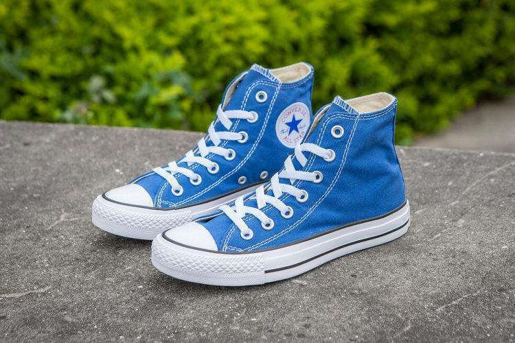 帆布鞋怎么清洗才好看,帆布鞋脏了怎么清洗