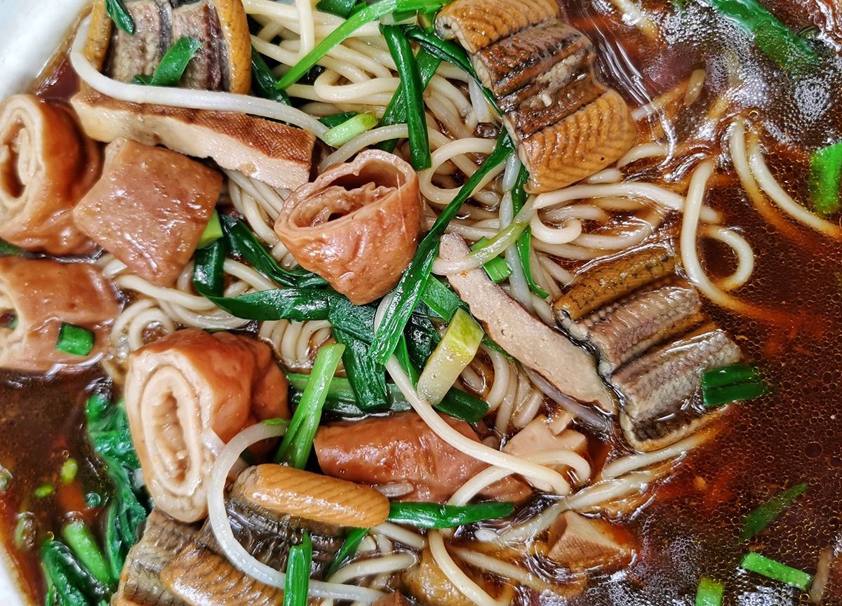 镇江最牛气冲天、最草根无名的锅盖面齐飞，别地再没面条可入眼