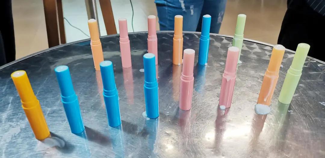 简单的自制润唇膏做法,自制一支润唇膏最好的配方