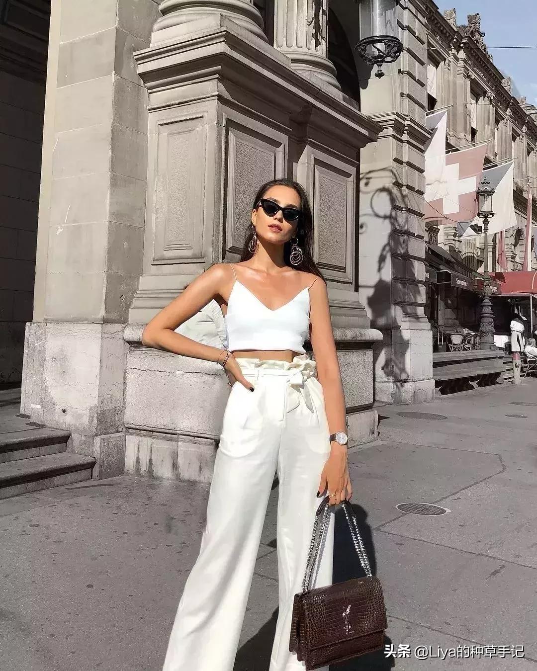 2019小白裤这样穿时髦优雅又简单,2019流行的小黑裤