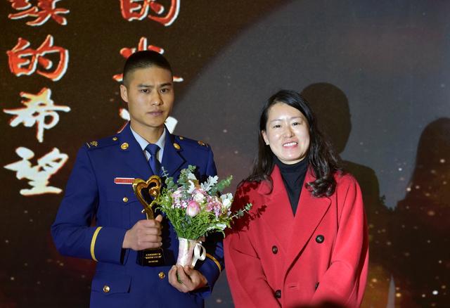 感动竹林的故事,十大感动人物2003