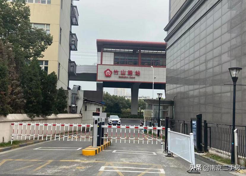 扎心！毗邻地铁，却房价垫底，业主吐槽：户型太奇葩