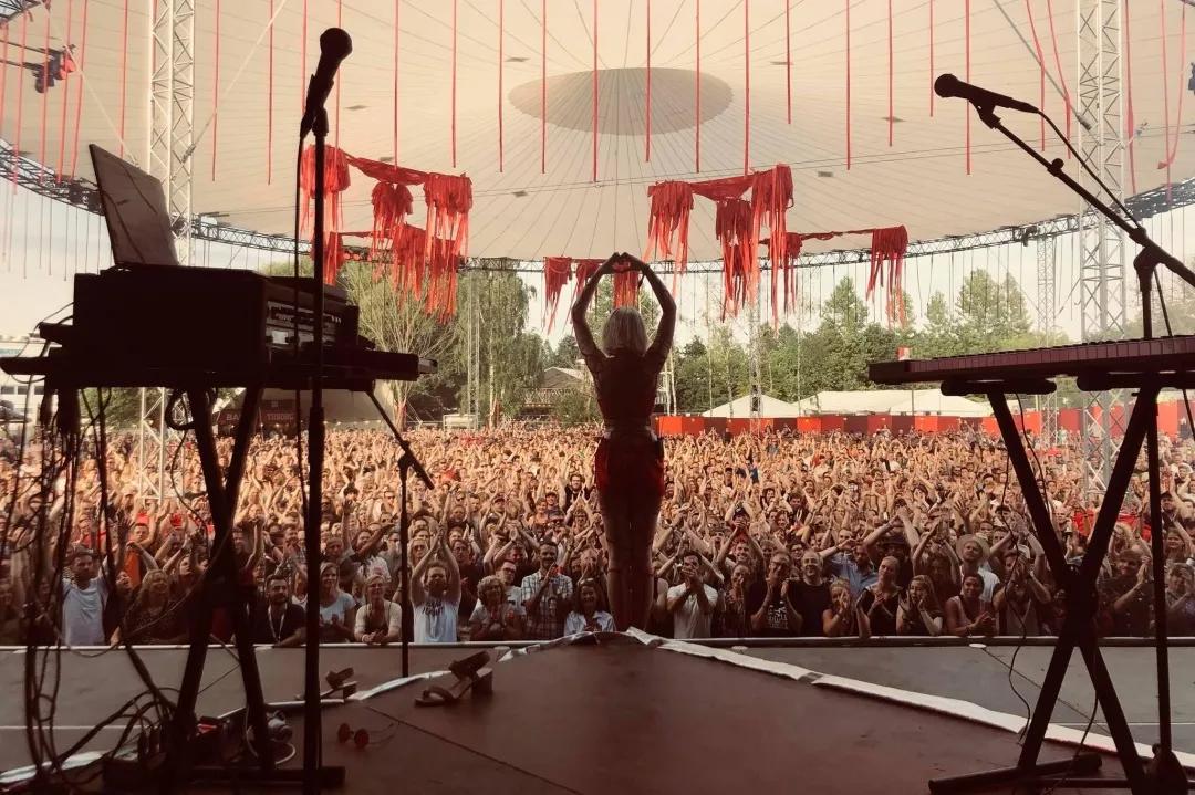 看见音乐人｜丹麦电子女神Lydmor开拓概念化音乐宇宙