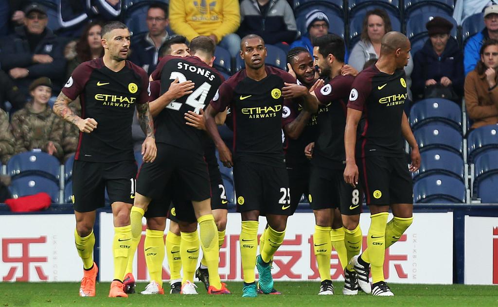 曼城天王太bug9.0高分冠绝英超两名宿直言：英超外援他最伟大