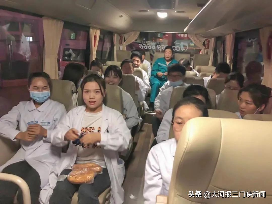 医护人员早上5点到岗,凌晨五点的医护人员