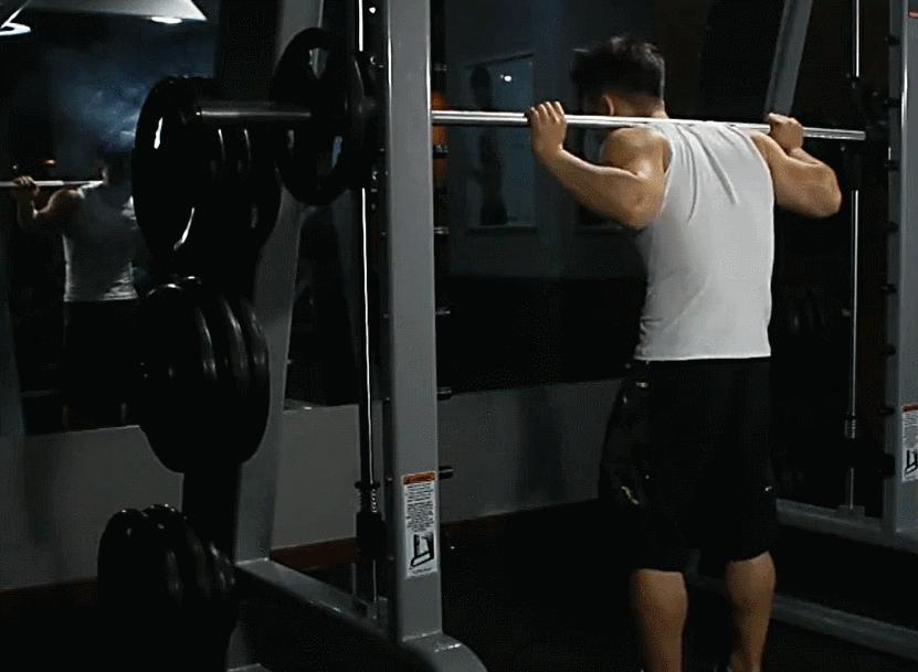 用两个动作就能练出腿部肌肉,四个动作练腿够不够