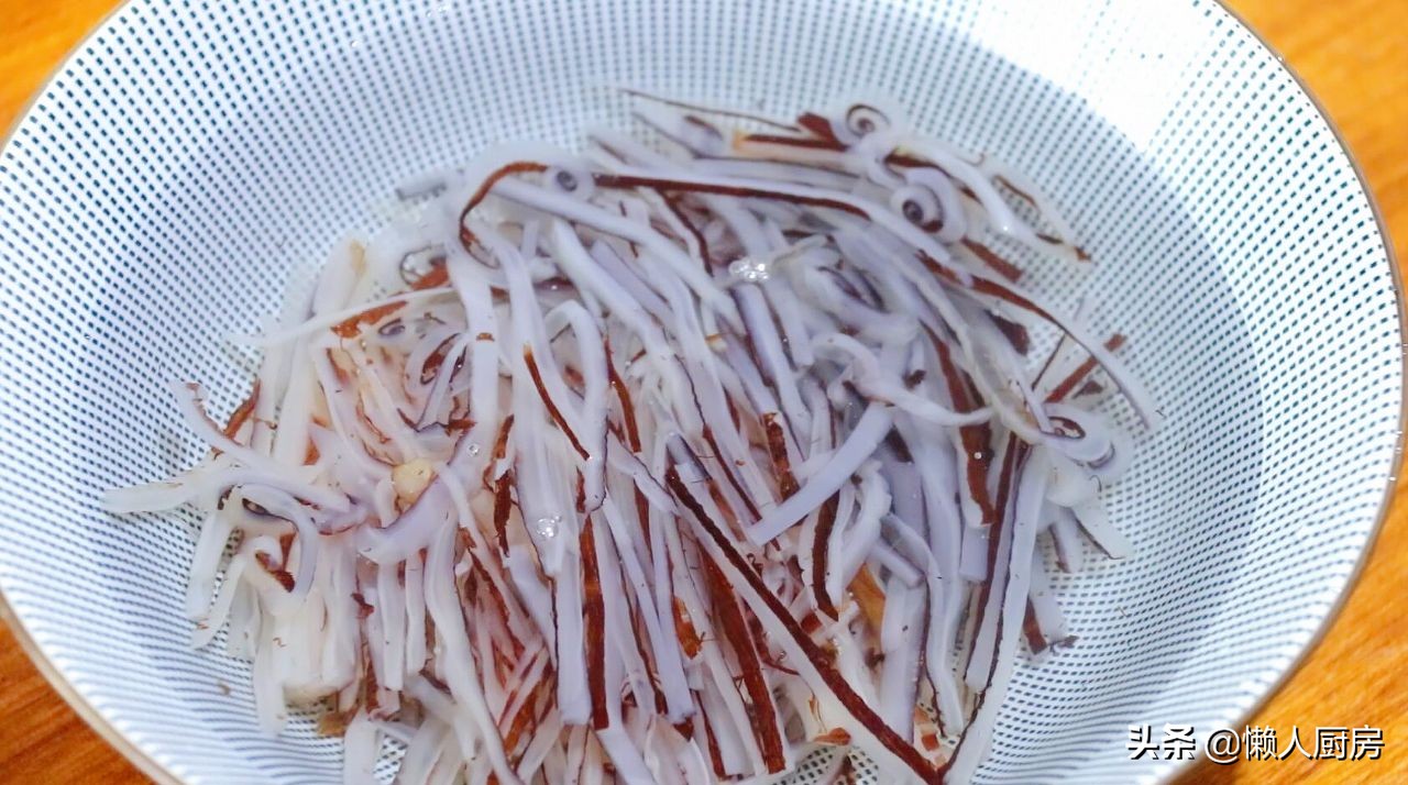 海蜇怎么做口感脆爽,凉拌萝卜海蜇正确方法