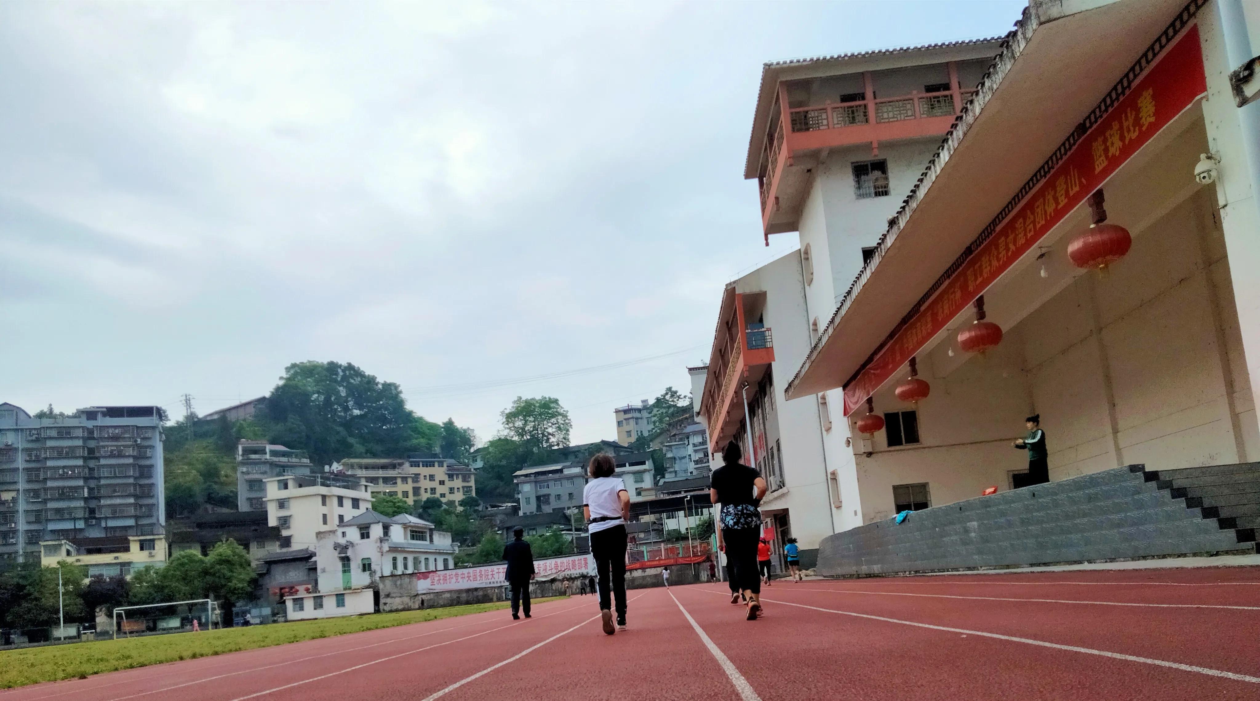 运动老乡（69）五人摩途挂壁公路历奇境