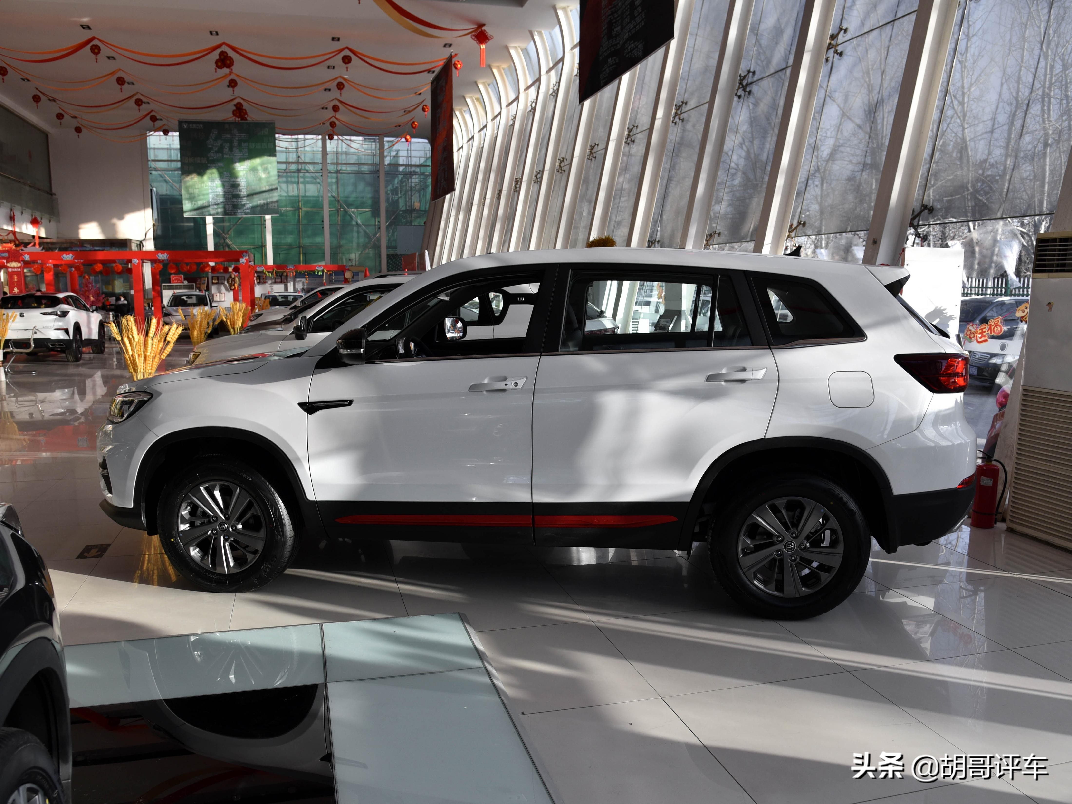 配置丰富的长安cs75plus性价比分析,配置丰富内饰豪华动力好的suv