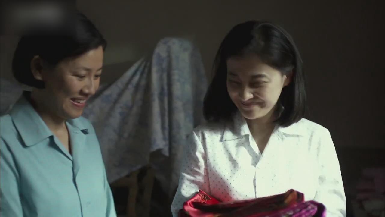 “德华在你家，守着个老师，初中毕不了业，怎么也得小学毕业吧”